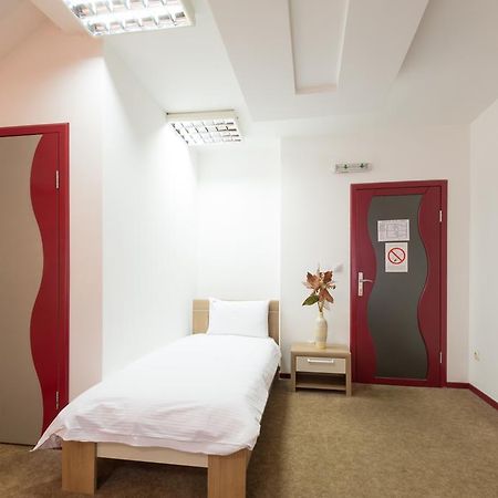 Garni Hotel Family Belgrado Esterno foto