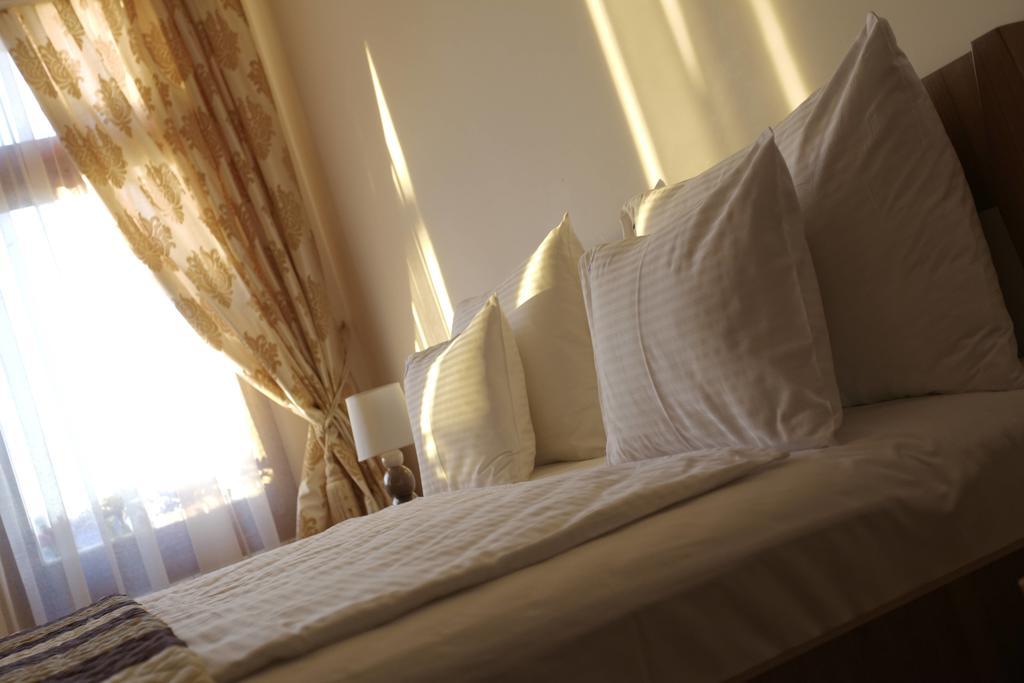 Garni Hotel Family Belgrado Esterno foto