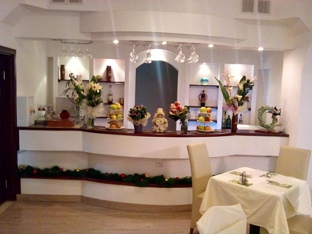 Garni Hotel Family Belgrado Esterno foto