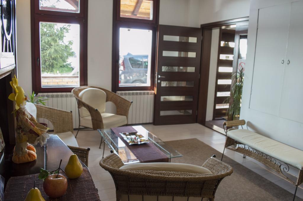 Garni Hotel Family Belgrado Esterno foto