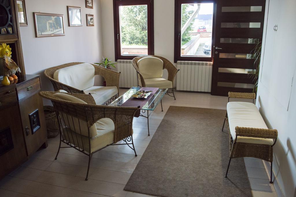 Garni Hotel Family Belgrado Esterno foto