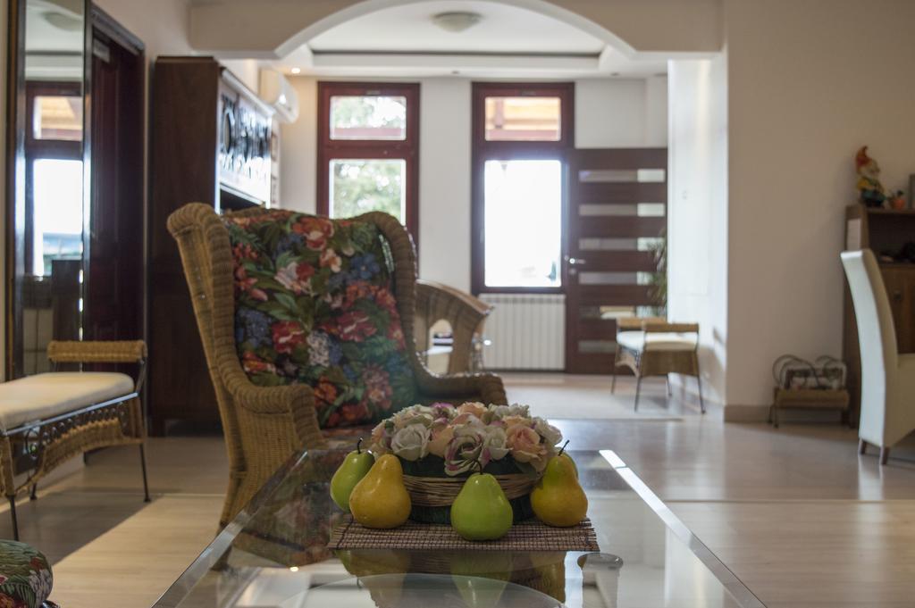 Garni Hotel Family Belgrado Esterno foto