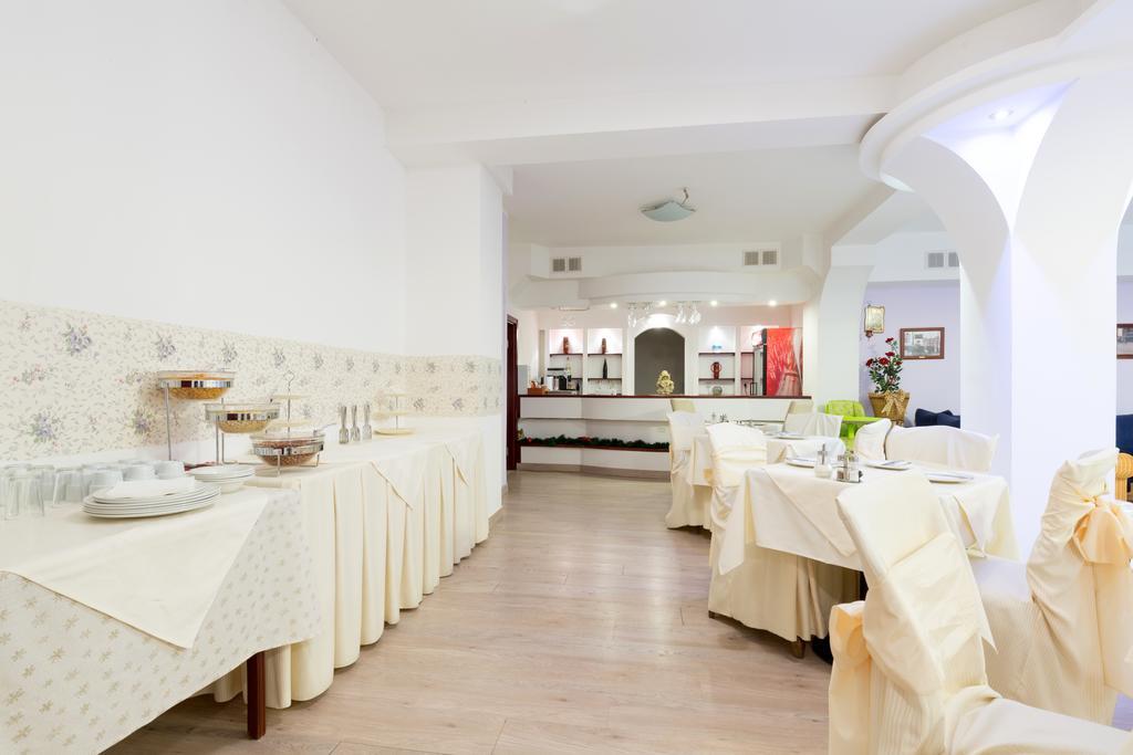 Garni Hotel Family Belgrado Esterno foto