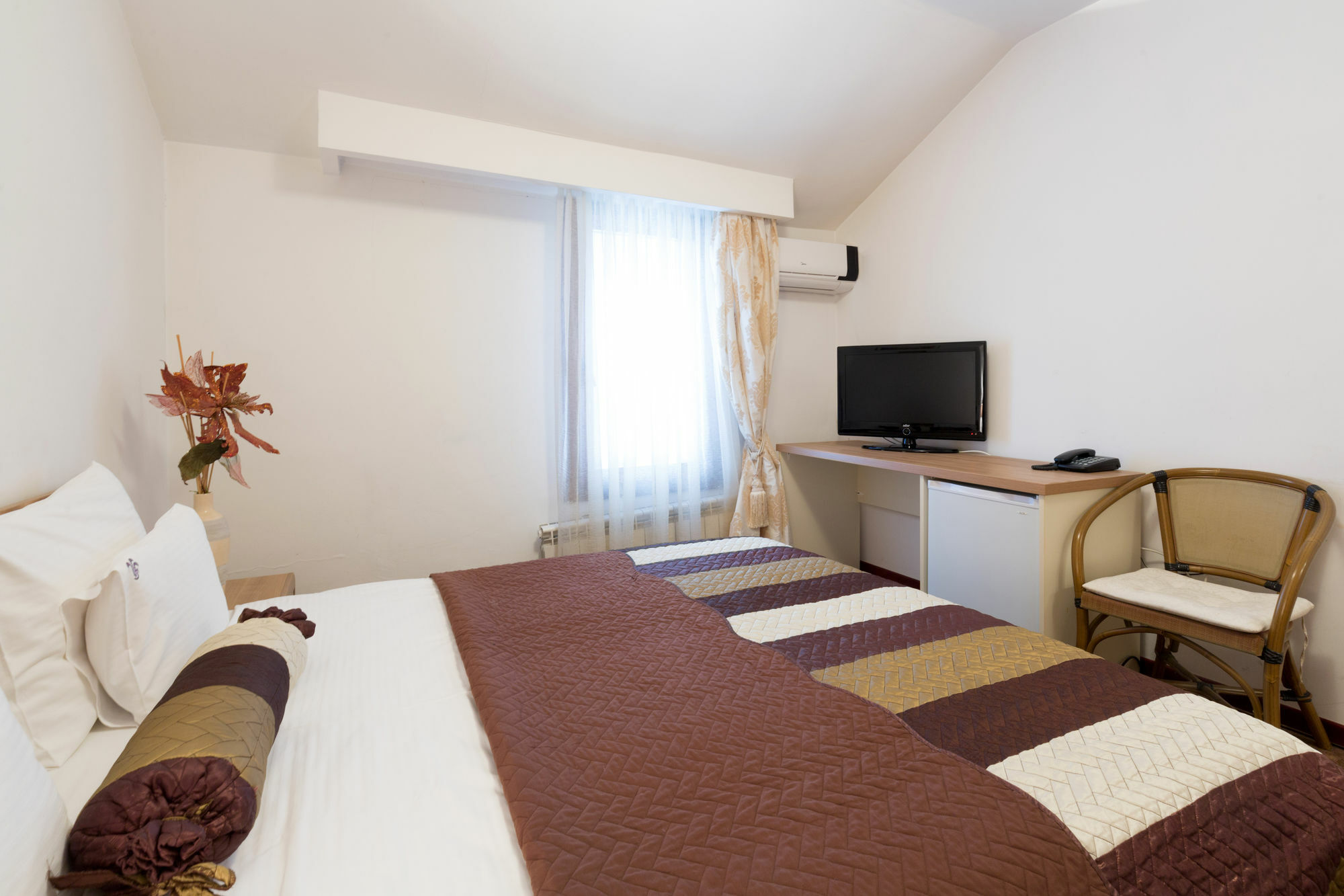 Garni Hotel Family Belgrado Esterno foto