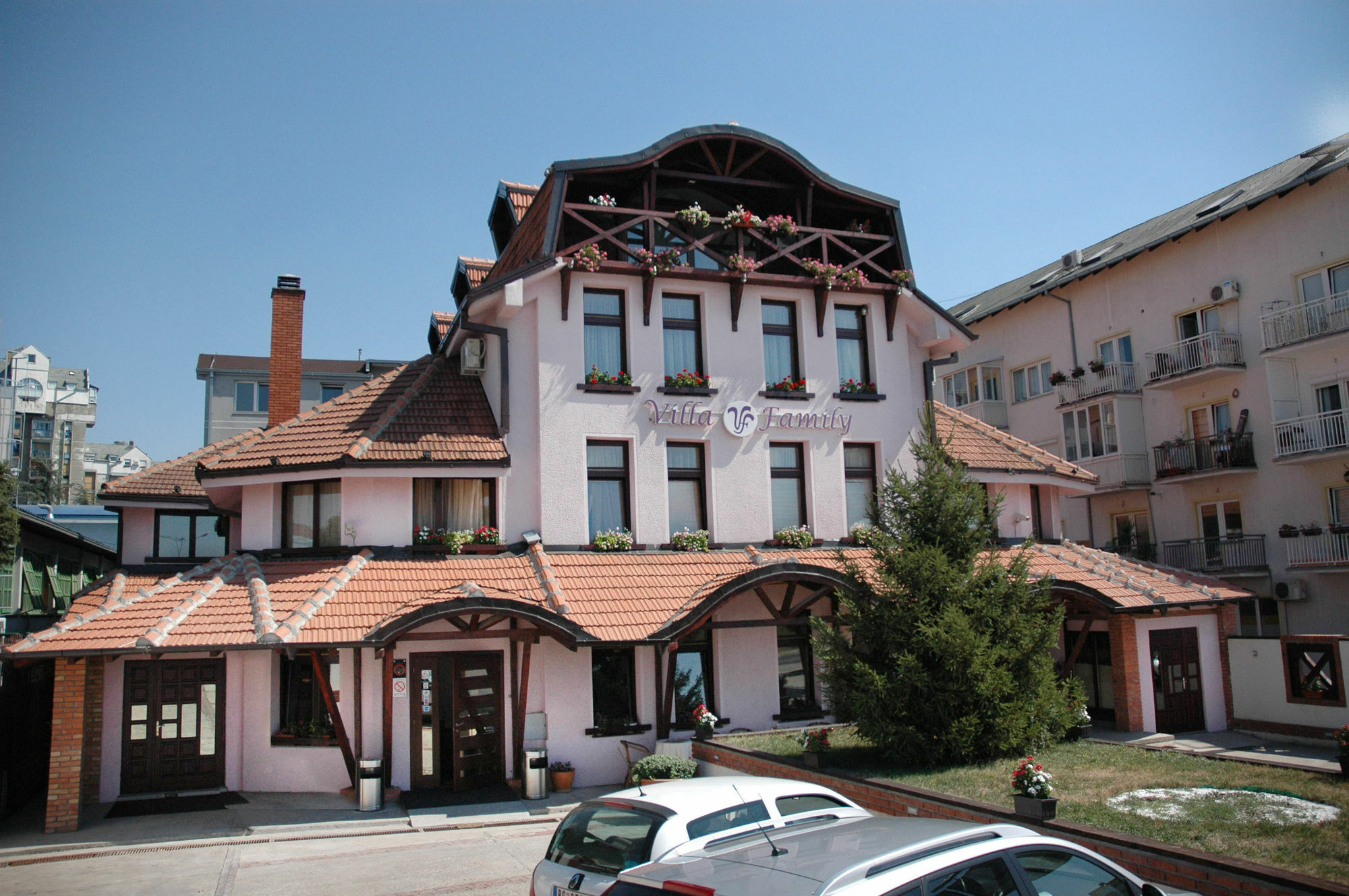 Garni Hotel Family Belgrado Esterno foto
