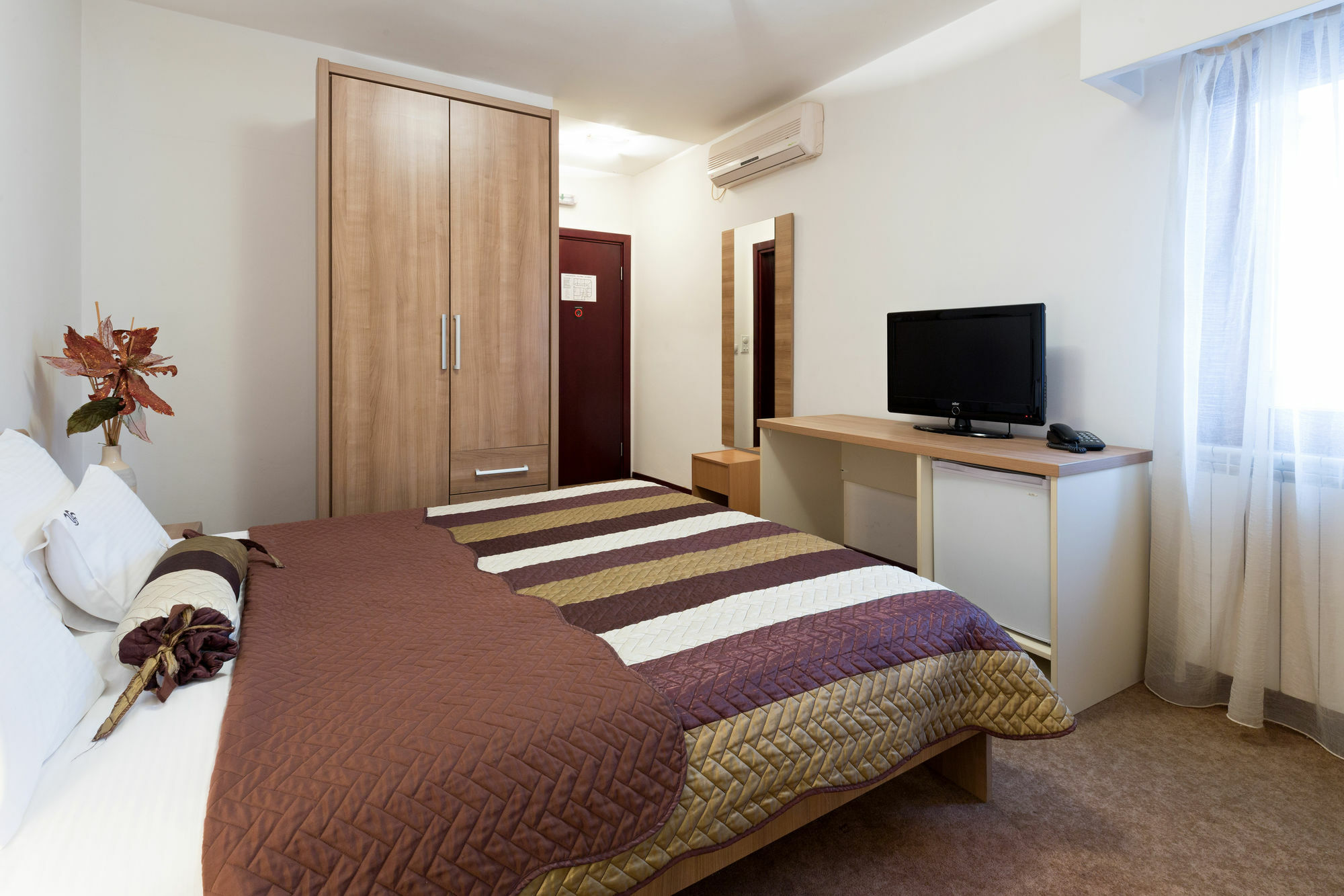 Garni Hotel Family Belgrado Esterno foto
