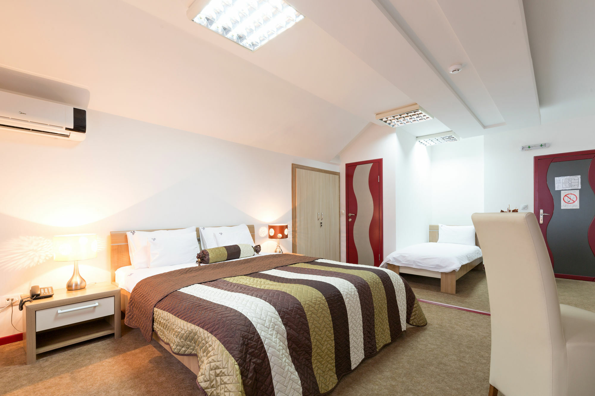Garni Hotel Family Belgrado Esterno foto