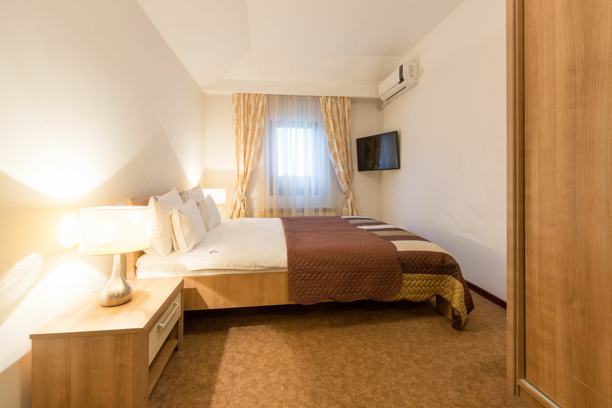 Garni Hotel Family Belgrado Esterno foto