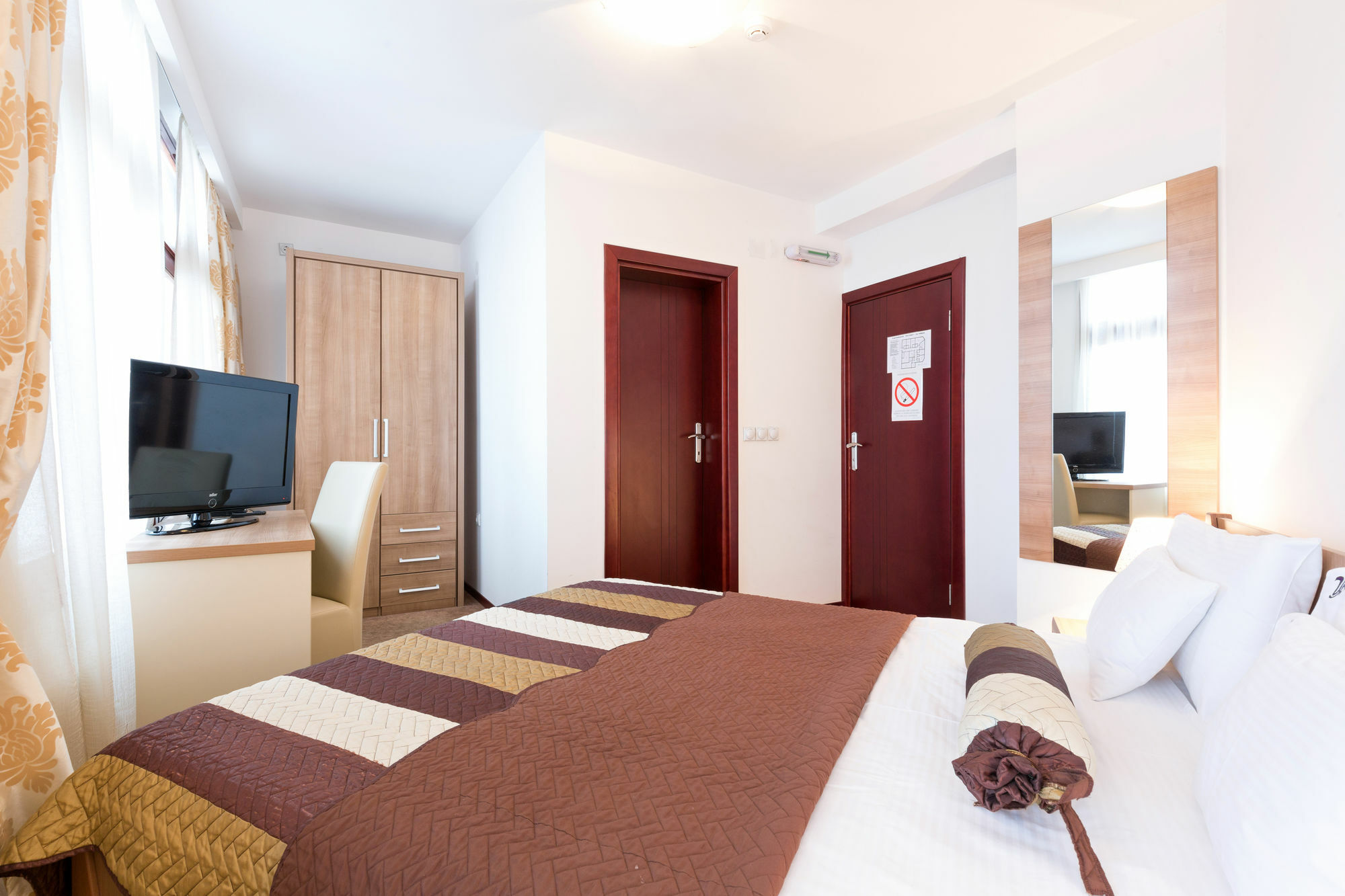 Garni Hotel Family Belgrado Esterno foto